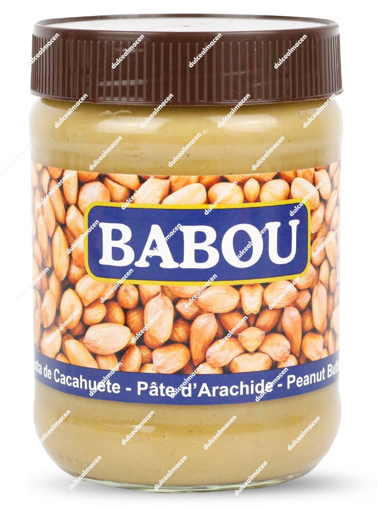 Tarro cilíndrico transparente con tapa de rosca marrón de Babou crema de cacahuete 500gr mostrando su etiqueta central con fondo de cacahuetes enteros con piel en las imágenes 8436555743000_resultado.avif y 8436555743000x_resultado.avif - Dulcealmacen