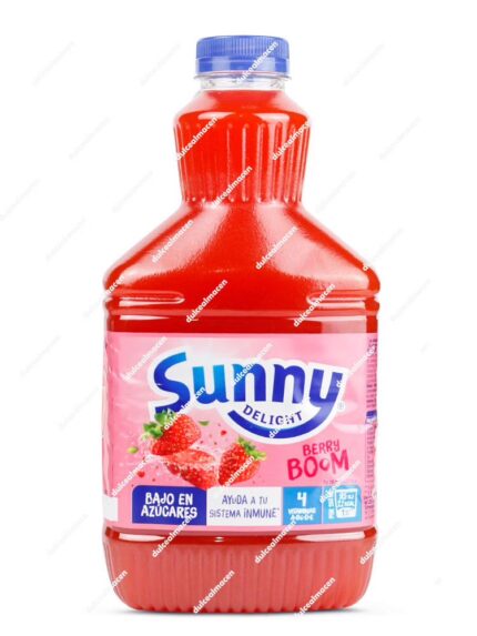 Botella de 1.25 litros de Sunny Delight Berry Boom sabor Fresa con líquido rojo y etiqueta rosa destacando vitaminas A, C y E sobre fondo blanco en Dulcealmacen