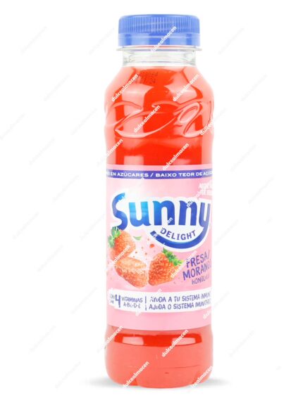 Botella de Sunny Delight Fresa 330 ml con etiqueta rosa y dibujos de fresas naturales - Dulcealmacen