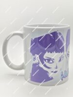 Taza de cerámica blanca de 325 ml con ilustración artística en color púrpura de una chica estilo K-Pop Demon Hunters - Dulcealmacen