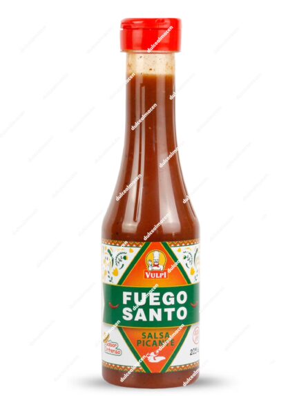 Botella plástica transparente boca abajo de la salsa extra picante Vulpi Fuego Santo de 205 gramos, con tapón dosificador negro y una etiqueta frontal de color naranja con el dibujo de una calavera rodeada de llamas - Dulcealmacen